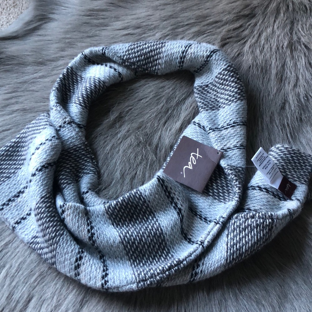 NWT Tea Girls Scarf